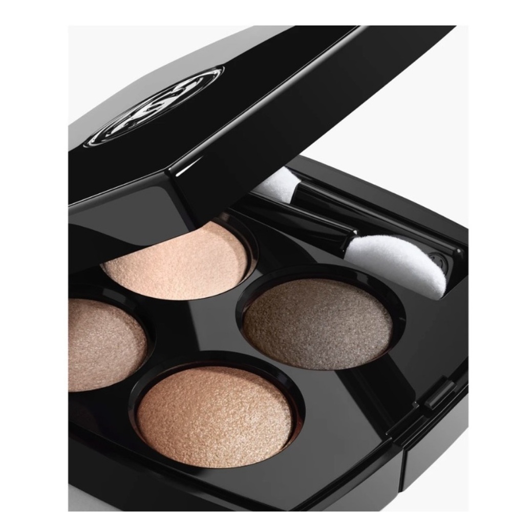 💙💙CHANEL Eyeshadow and make up bag set 💙💙 - Picture 4 of 9
